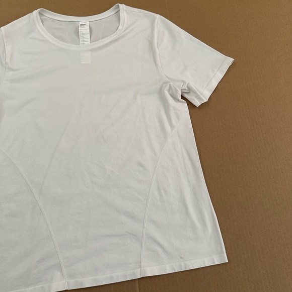 Fabletics Size L Feather Tech+ Short-Sleeve Top - Picture 3 of 9